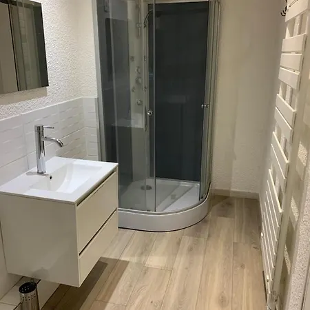 شقة 1er Etage 42m2 Hyper Centre / Parking Gratuit