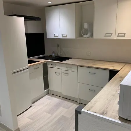 Apartment 1er Etage 42m2 Hyper Centre / Parking Gratuit *
